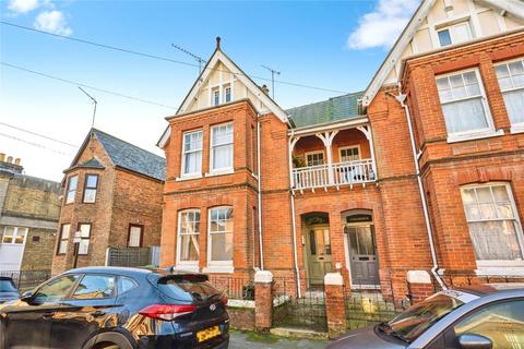4 bed property, in Yelfs Road, £180,000