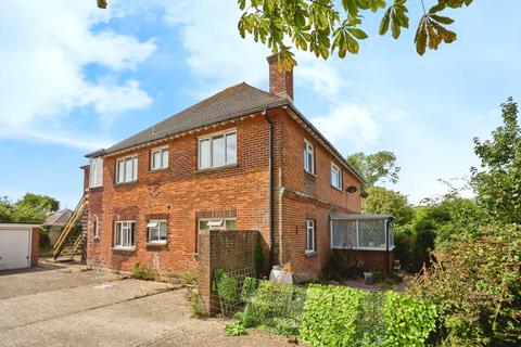 2 bed property, in Lane End Road, £140,000