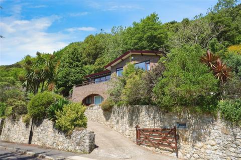 5 bed property, in Fishers, £550,000