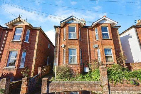 2 bed property, in Abingdon Road, £170,000