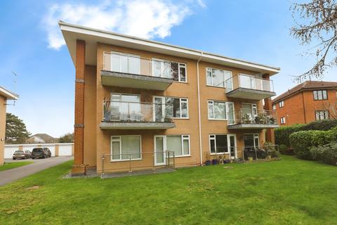 2 bed property, in Grosvenor Road, £295,000