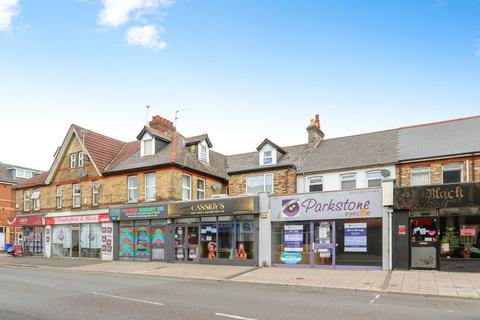 1 bed property, in Ashley Road, £135,000