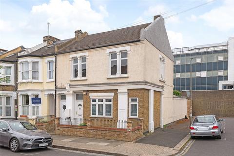 3 bed property, in Camborne Road, £550,000