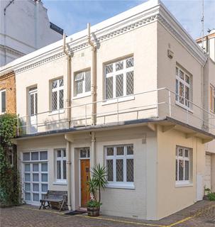 2 bed property, in Courtfield Mews, £1,250,000
