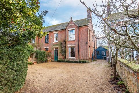 4 bed property, in Elegant Red-Brick Edwardian Home in Holt, £625,000