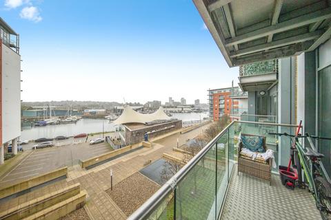 2 bed property, in Anchor Street, £180,000