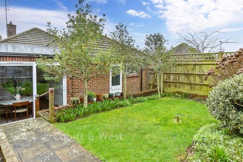3 bed property, in Cowley Drive, £450,000