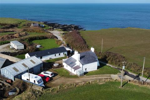 4 bed property, in Llangwnadl, £640,000