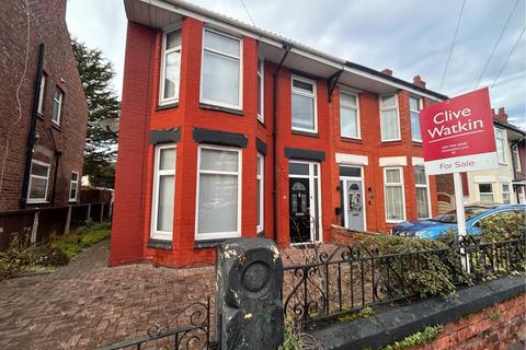 4 bed property, in Easton Road, £130,000