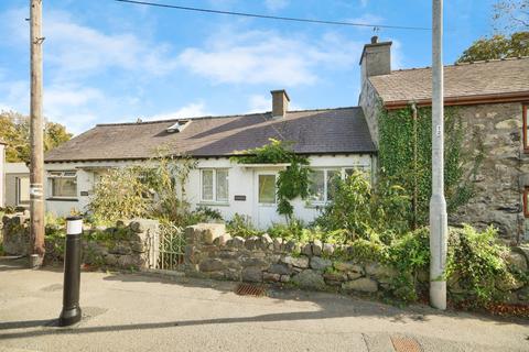 1 bed property, in Bontnewydd, £70,000