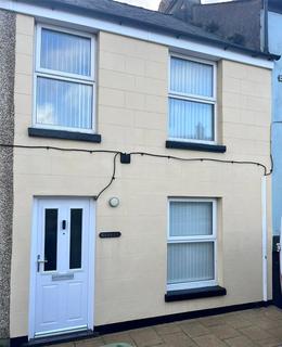 2 bed property, in Chapel Street, £125,000