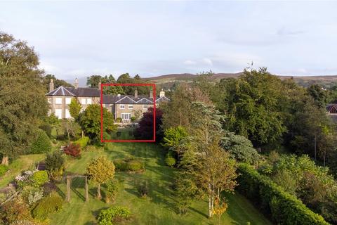 4 bed property, in Llanrug, £500,000