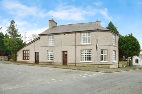 3 bed property, in Llanrug, £500,000