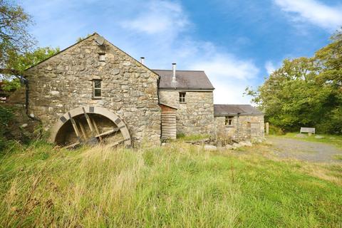 2 bed property, in Clynnogfawr, £285,000