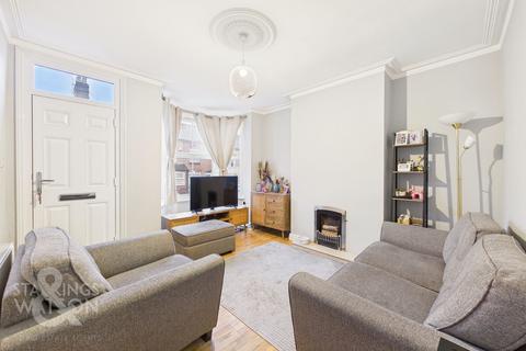3 bed property, in Beaconsfield Road, £220,000