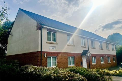 2 bed property, in Farrier Close, £89,995