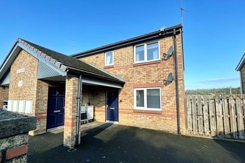 1 bed property, in Charlaw Close, £45,000