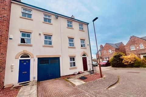 3 bed property, in Kirkwood Drive, £290,000