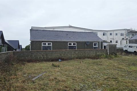 3 bed property, in Station Road, £200,000