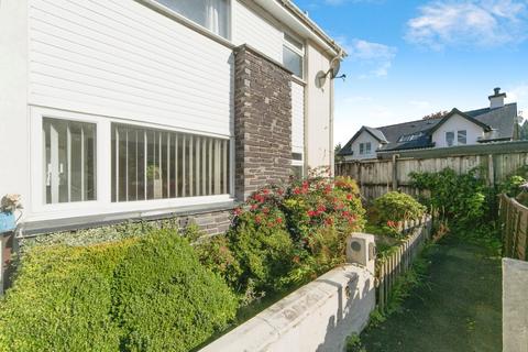 3 bed property, in Bro Gethin, £140,000