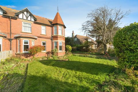 4 bed property, in Albert Drive, £475,000