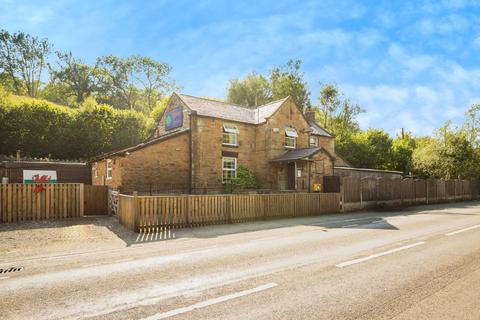 4 bed property, in Denbigh Road, £550,000