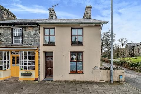 3 bed property, in Church Street, £180,000
