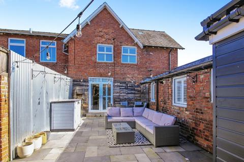 4 bed property, in Station Cottages, £385,000