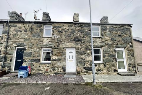 2 bed property, in Garndolbenmaen, £128,000