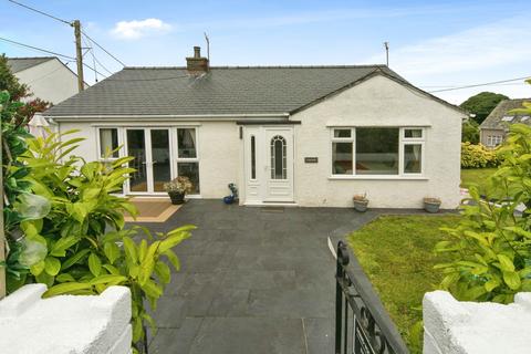 3 bed property, in Barcyttun Estate, £300,000
