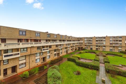 2 bed property, in Collingwood Court, £30,000