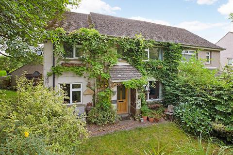 4 bed property, in Bolton Road, £375,000