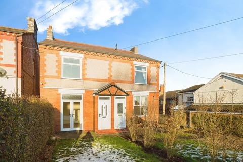 3 bed property, in Hyfrydle, £110,000