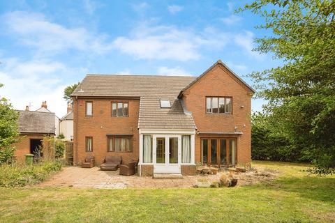 4 bed property, in Springfield Court, £585,000