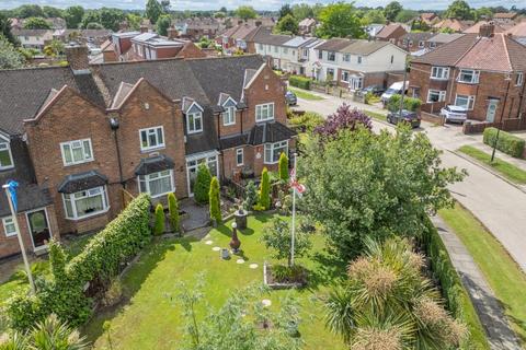 6 bed property, in Leven Road, £499,999