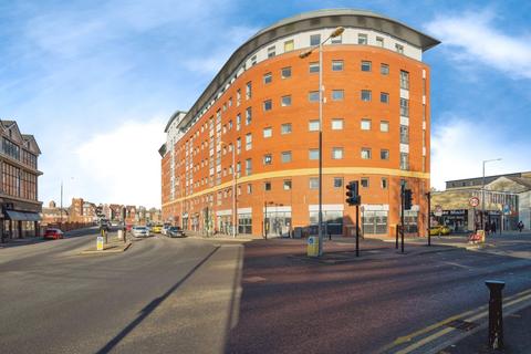 2 bed property, in Marsden Road, £80,000