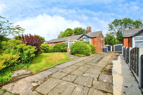 2 bed property, in Spring Avenue, £240,000