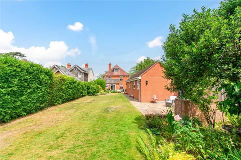 4 bed property, in Essex Street, £900,000