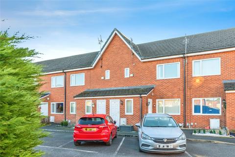 2 bed property, in St. James Court, £120,000