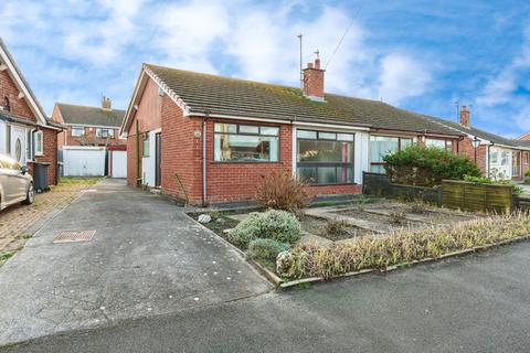 2 bed property, in Sevenoaks Drive, £100,000