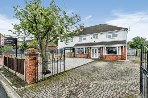 4 bed property, in Liverpool Road, £420,000
