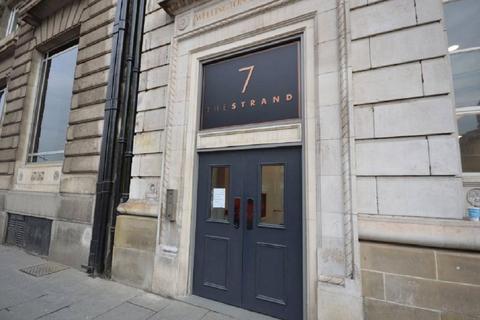 1 bed property, in The Strand, £115,000