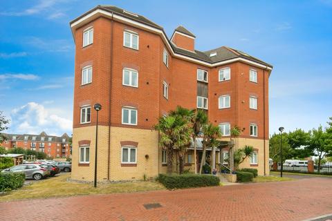 2 bed property, in Quebec Quay, £170,000