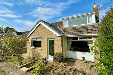 3 bed property, in Dale Avenue, £289,000