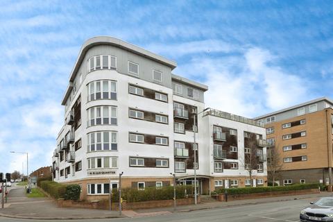 2 bed property, in Cherrydown East, £210,000