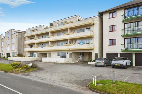 2 bed property, in Sandside, £140,000