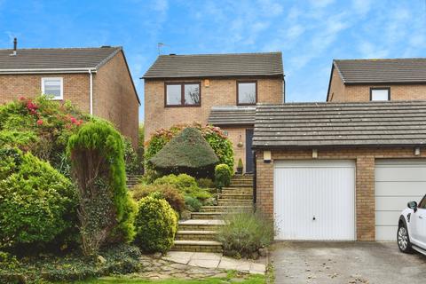 3 bed property, in Montrose Crescent, £325,000