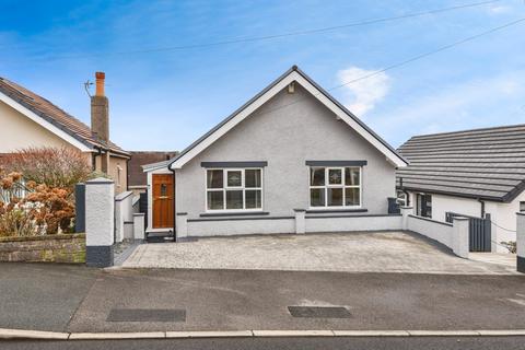 3 bed property, in Walker Grove, £375,000
