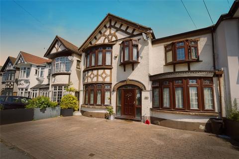 4 bed property, in Queenborough Gardens, £775,000