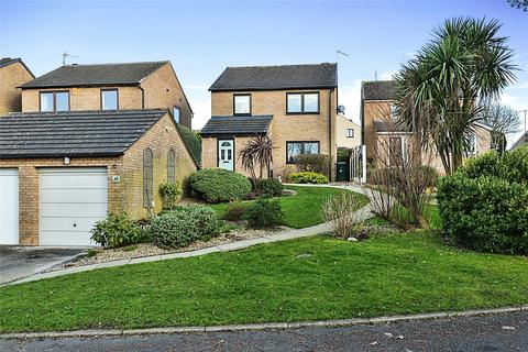 3 bed property, in Montrose Crescent, £320,000